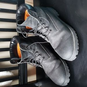 Mens black leather Timberland boots size 10M